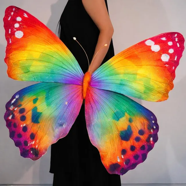 Handmade giant paper flowers and butterfly decor - workshop photo 2