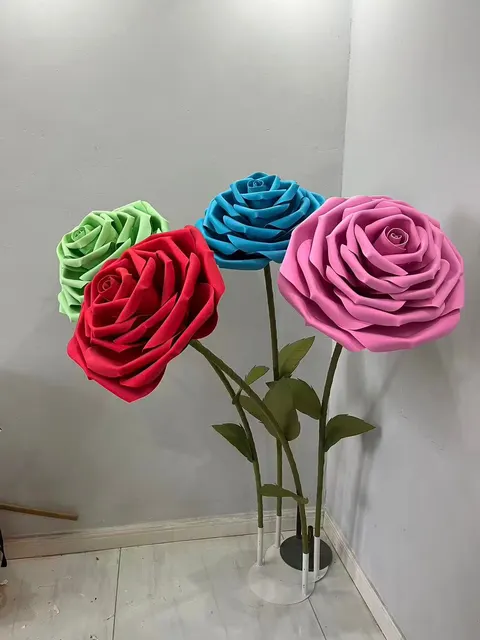 Handmade giant paper flowers and butterfly decor - workshop photo 13