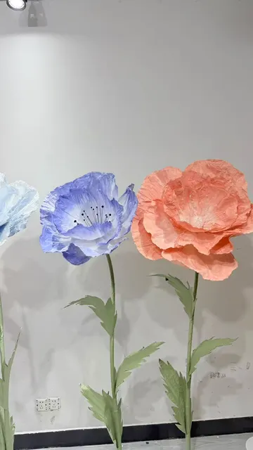 Handmade giant paper flowers and butterfly decor - workshop photo 20