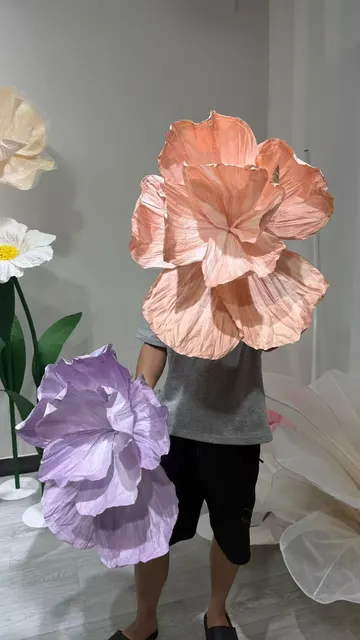 Handmade giant paper flowers and butterfly decor - workshop photo 32