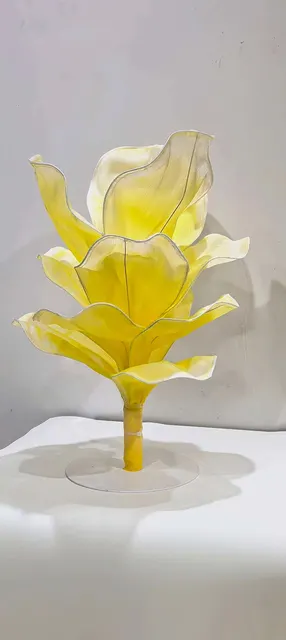 Handmade giant paper flowers and butterfly decor - workshop photo 35