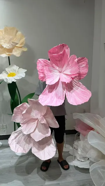 Handmade giant paper flowers and butterfly decor - workshop photo 36