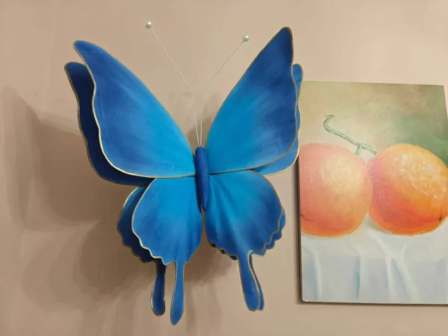 Handmade giant paper flowers and butterfly decor - workshop photo 43